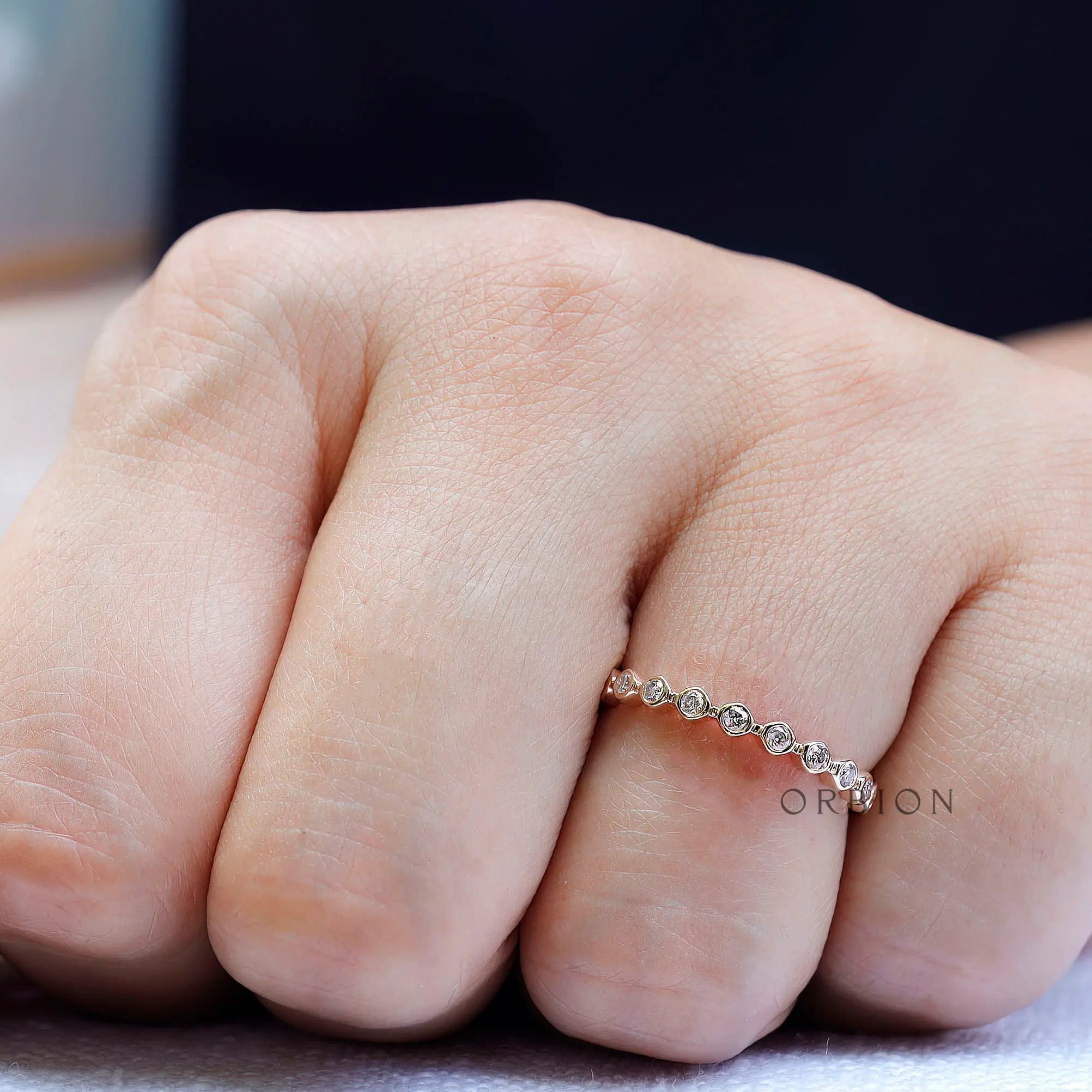 Low Profile View of Floating Eternity Bubble Band