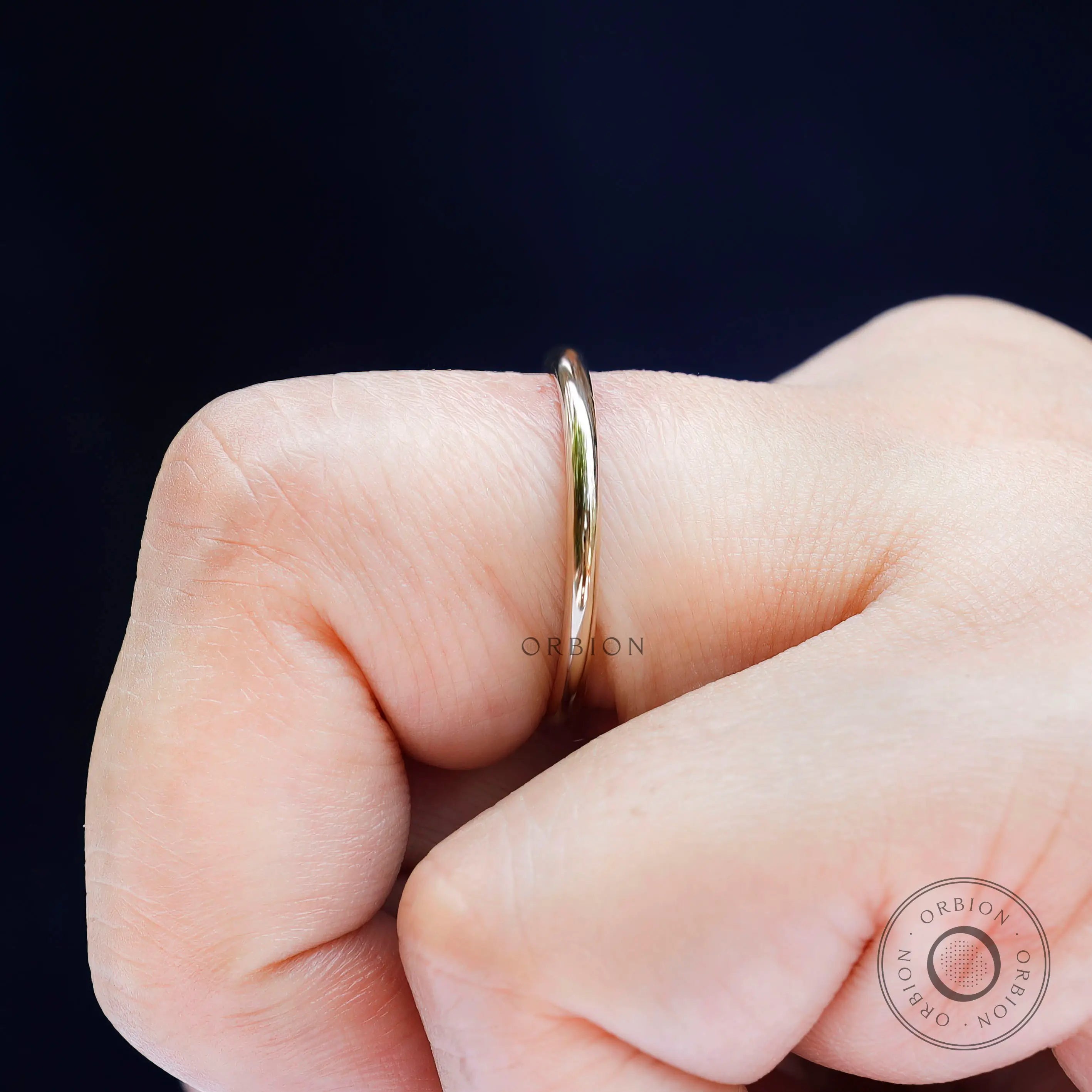 Side profile of thin plain gold band