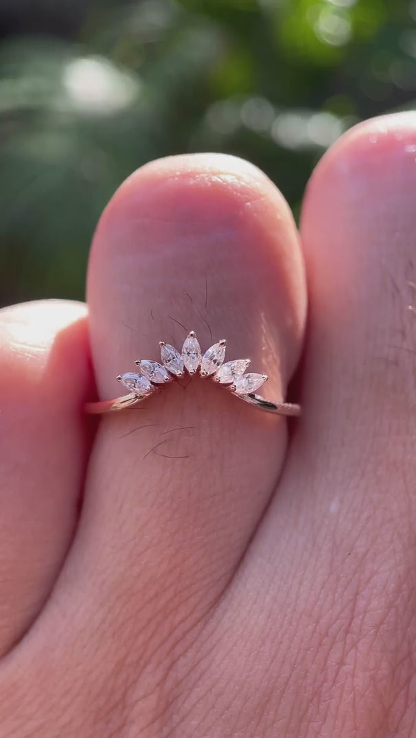 Close up rotating view of Curved nesting band worn on hand