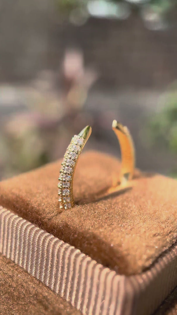 360 degree video of tiny milgrain open pave spacer band with claw tips