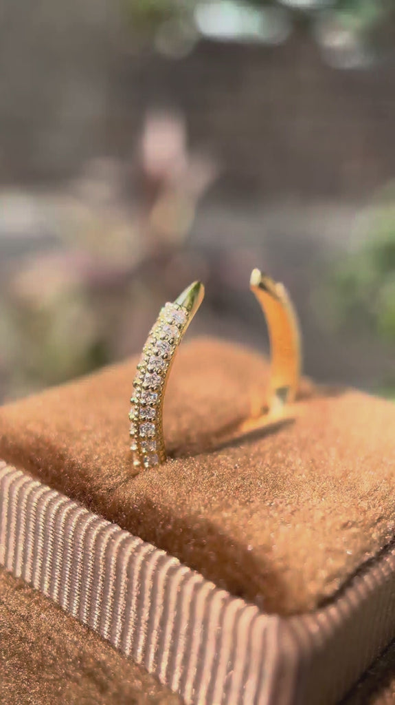 360 degree video of tiny milgrain open pave spacer band with claw tips