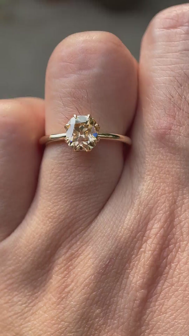 Champagne Solitaire showcasing the brilliance of the stone and the setting in motion.