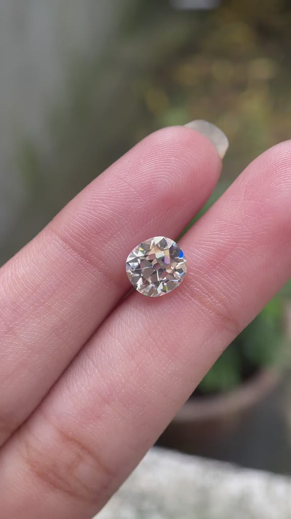Old mine cut elongated cushion moissanite stone video