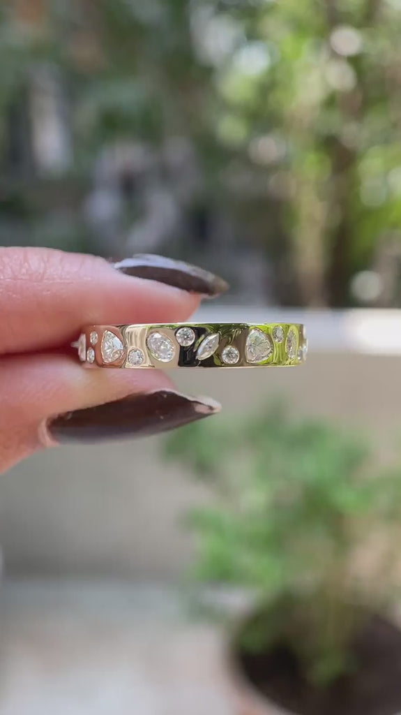 Rotating video showing full eternity mix-shape cluster wedding band details.
