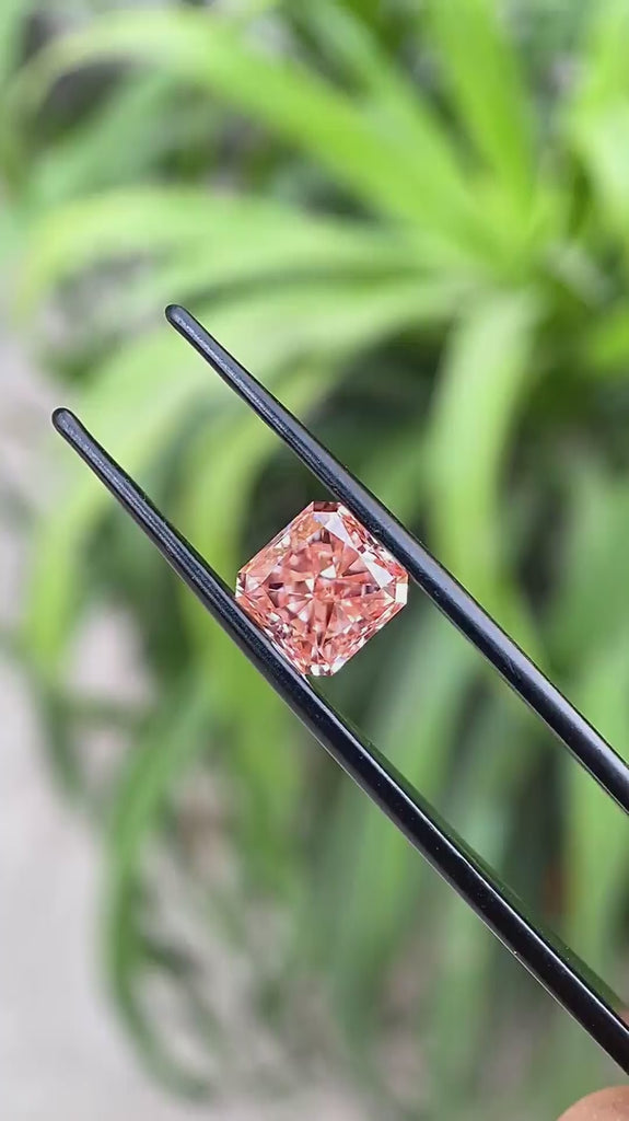 Rotating view of 4.3 CT vivid pink radiant lab diamond