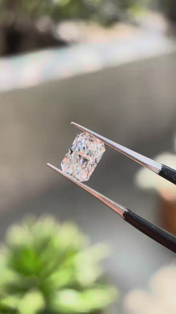 Rotating radiant brilliant cut D/E/F loose lab diamond video