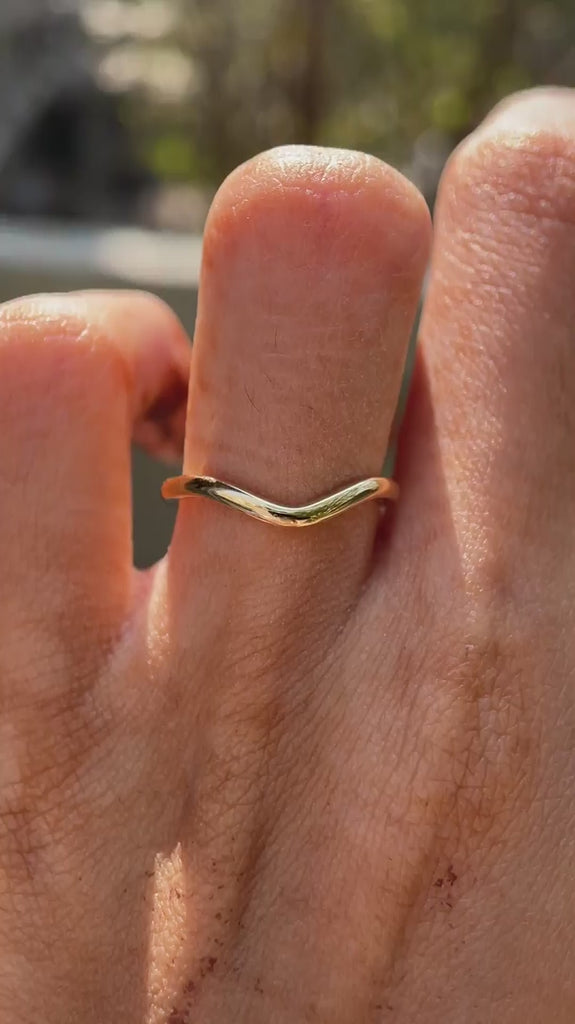 plain stacking gold band in 18K yellow gold smooth rotation showcasing minimalist contour design